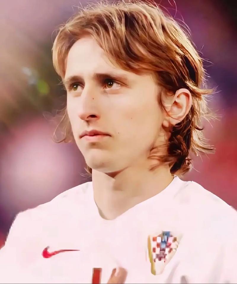 波士顿红袜队聘请阿莱克斯·柯拉担任新任总教练